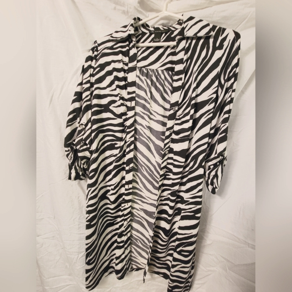 INC Long Buttoned Zebra Blouse Shirt in Small